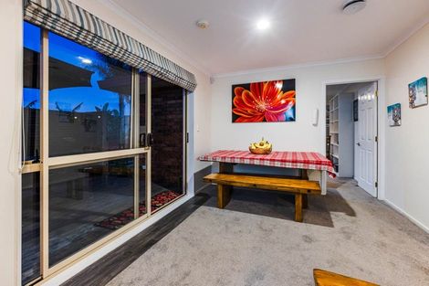 Photo of property in 14 Norman Close, The Gardens, Auckland, 2105