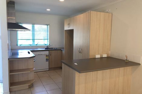 Photo of property in 10 Brashier Circle, Sunnyvale, Auckland, 0612