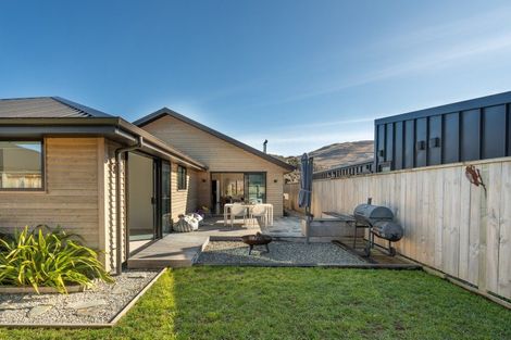 Photo of property in 39 Drysdale Road, Jacks Point, 9371