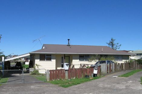 Photo of property in 13 Cecil Beatt Place, West Harbour, Auckland, 0618
