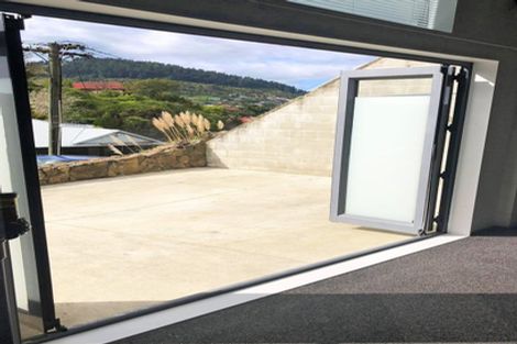 Photo of property in 33 Hawkhurst Road, Lyttelton, 8082