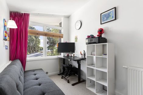 Photo of property in 25 Marine Parade, Eastbourne, Lower Hutt, 5013