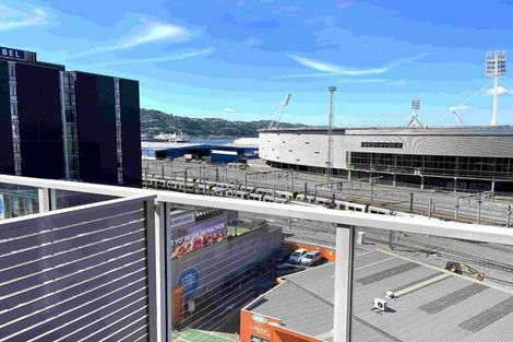 Photo of property in Endeavour Apartments, 4/125 Thorndon Quay, Pipitea, Wellington, 6011