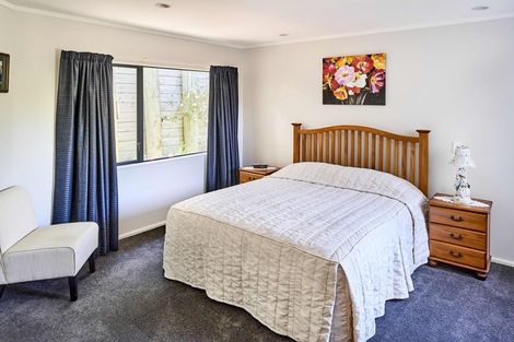 Photo of property in 22 The Crowsnest, Whitby, Porirua, 5024