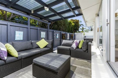 Photo of property in 2/64 Seaview Road, Castor Bay, Auckland, 0620