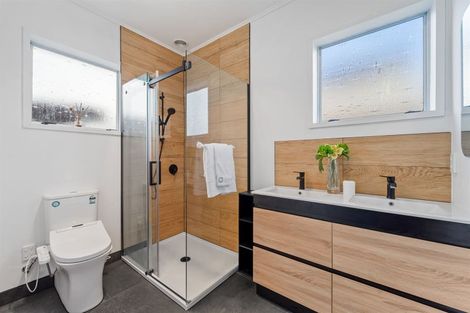 Photo of property in 60a Waimumu Road, Massey, Auckland, 0614