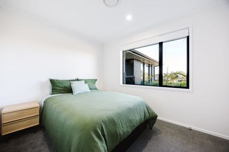Photo of property in 5 Laguna Place, Matakatia, Whangaparaoa, 0930
