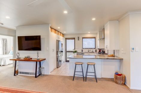 Photo of property in 11a Ashton Terrace, Castlecliff, Whanganui, 4501