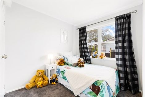 Photo of property in 15 Lendic Avenue, Henderson, Auckland, 0612