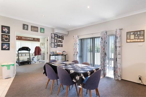 Photo of property in 154 Boord Crescent, Kumeu, 0891