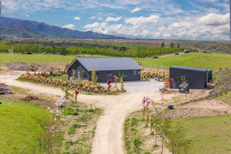 Photo of property in 27 Lapins Way, Waikerikeri, Alexandra, 9391