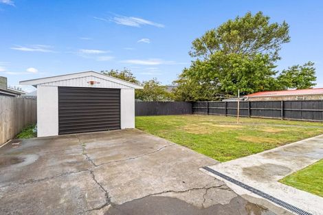 Photo of property in 94 Avondale Road, Avondale, Christchurch, 8061