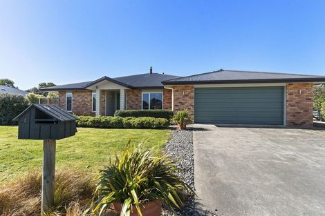 Photo of property in 4 Camellia Lane, Carterton, 5713