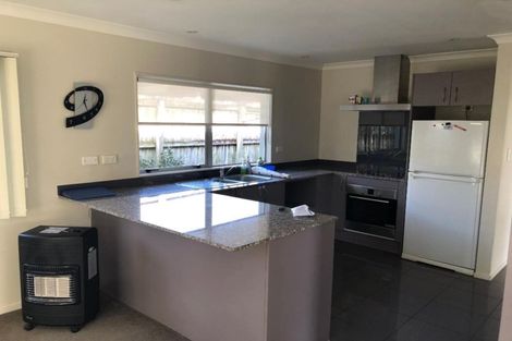 Photo of property in 5 Wairua Place, Pukekohe, 2120