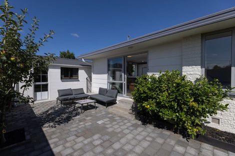 Photo of property in 2/126a Middlepark Road, Sockburn, Christchurch, 8042