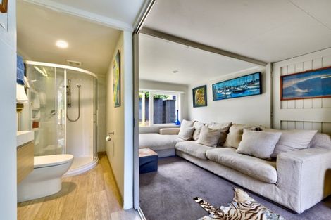 Photo of property in 29 Glenesk Road, Piha, New Lynn, 0772