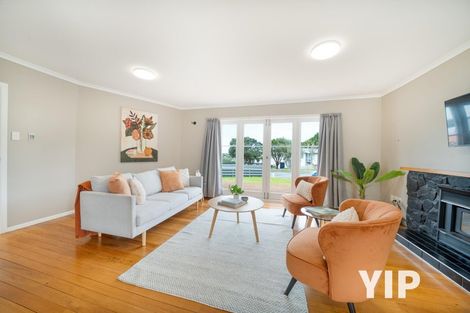 Photo of property in 54 Batchelor Street, Newlands, Wellington, 6037