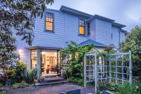 Photo of property in 33 Hobson Crescent, Thorndon, Wellington, 6011