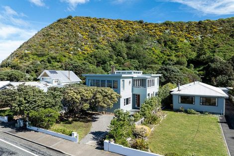 Photo of property in 189 Breaker Bay Road, Breaker Bay, Wellington, 6022
