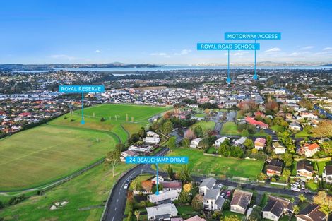 Photo of property in 24 Beauchamp Drive, Massey, Auckland, 0614