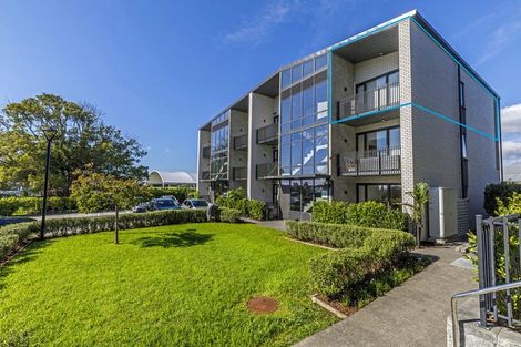 Photo of property in 207/165 Lake Road, Northcote, Auckland, 0627