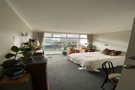 Photo of property in 70 Kelburn Parade, Kelburn, Wellington, 6012