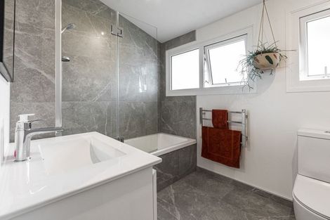 Photo of property in 1/6a Sunnynook Road, Sunnynook, Auckland, 0620