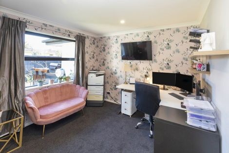Photo of property in 17 Parawai Street, Marshland, Christchurch, 8083