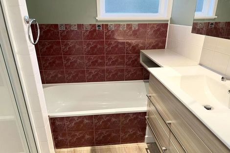 Photo of property in 39 Bodi Place, Te Atatu South, Auckland, 0610