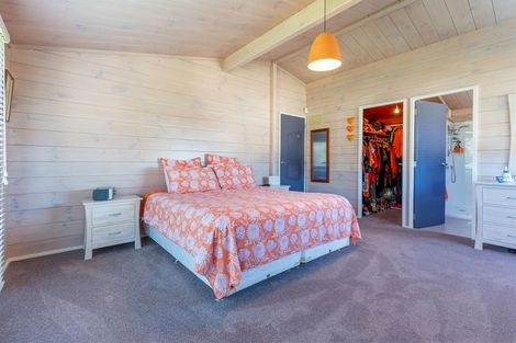 Photo of property in 14 Highwood Grove, Torbay, Auckland, 0630