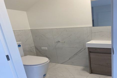 Photo of property in 3/3 Beach Road, Te Atatu Peninsula, 0610