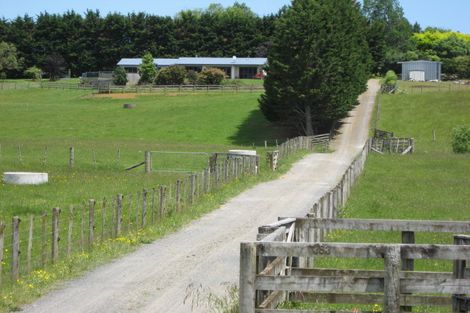 Photo of property in 383 Waihoehoe Road, Drury, 2577