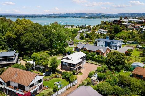 Photo of property in 2 Gellibrand Place, Omokoroa, 3114