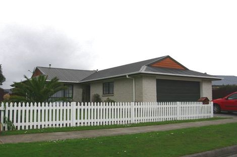 Photo of property in 100 Rhodes Drive, Kelvin Grove, Palmerston North, 4414