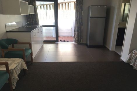 Photo of property in 565a Glenfield Road, Glenfield, Auckland, 0629