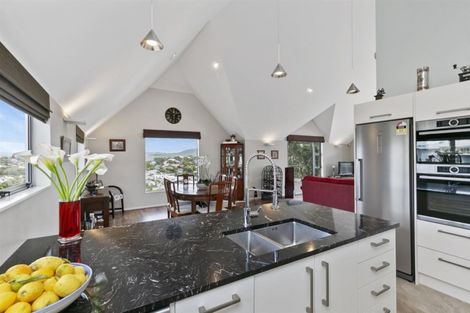 Photo of property in 7b Shortland Street, Khandallah, Wellington, 6035