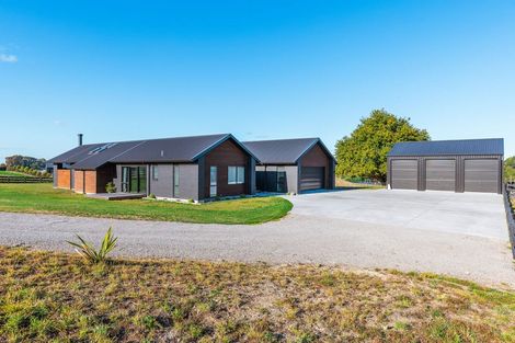 Photo of property in 2 Vickers Way, Acacia Bay, Taupo, 3385