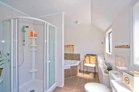 Photo of property in 28 Puawai Place, Northcote, Auckland, 0627