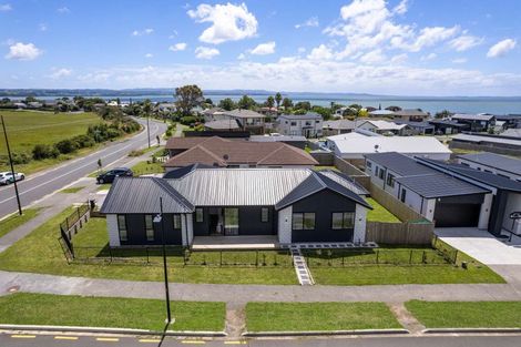 Photo of property in 2 Poutawa Lane, Clarks Beach, 2122