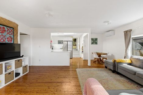 Photo of property in 29 Elliston Crescent, Stanmore Bay, Whangaparaoa, 0932