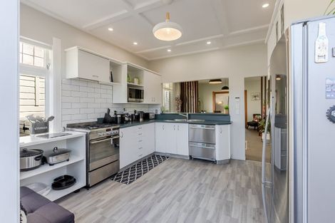 Photo of property in 9 Wha Street, Lyall Bay, Wellington, 6022