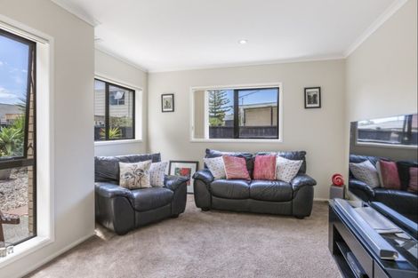 Photo of property in 15a West Hoe Road, Orewa, 0931