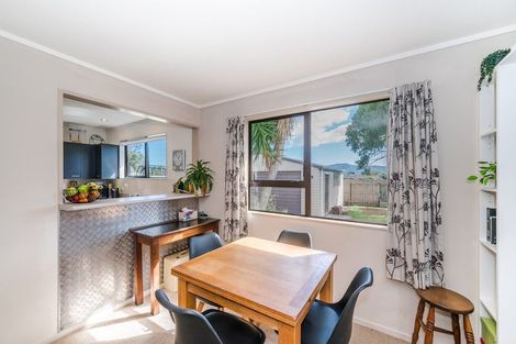 Photo of property in 18 Rosewood Place, Paraparaumu, 5032