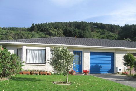 Photo of property in 13a Franklyn Road, Tawa, Wellington, 5028