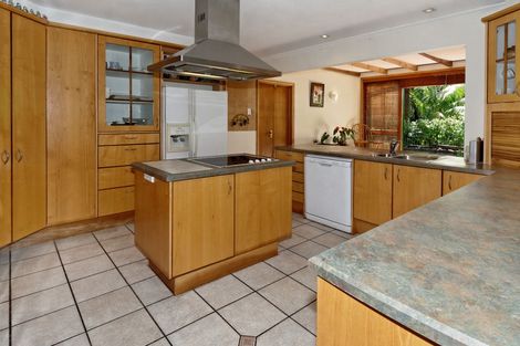 Photo of property in 31 Napuka Road, Henderson Valley, Auckland, 0612
