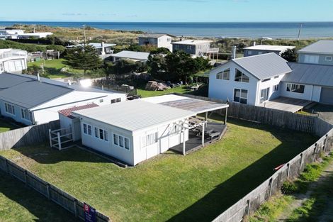 Photo of property in 38 Nelson Street, Foxton Beach, Foxton, 4815