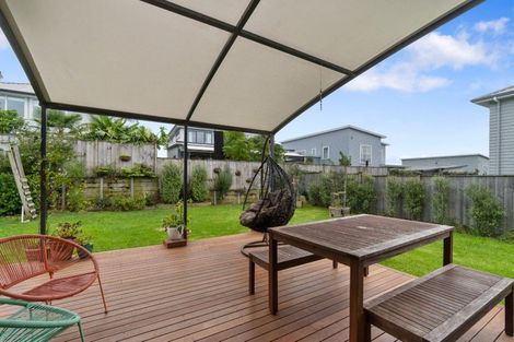 Photo of property in 16 Onekura Street, Red Beach, 0932