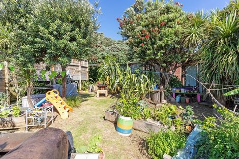 Photo of property in 7 Ngatira Road, Muriwai, Waimauku, 0881