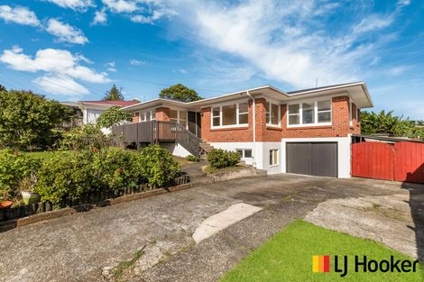 Photo of property in 1 Lynmore Drive, Hillpark, Auckland, 2102