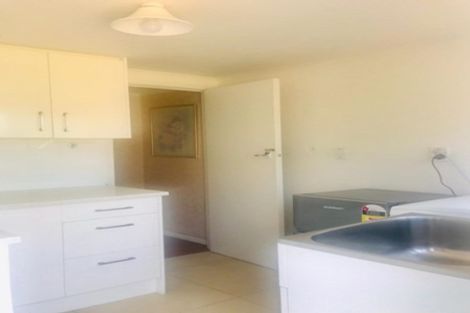 Photo of property in 2/479 Glenfield Road, Glenfield, Auckland, 0629